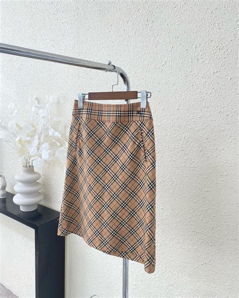 Chân váy Burberry 